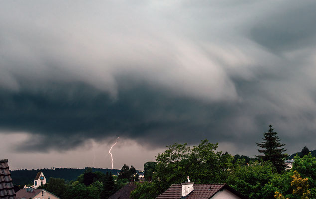 Woche 26, Gewitter über Kloten