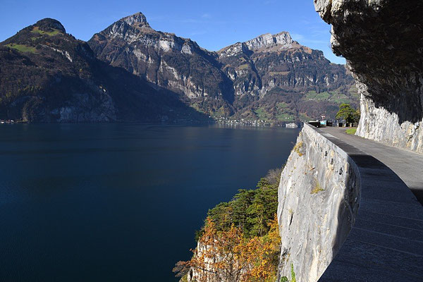 5147 / Woche 47 / Blick von der alten Axenstrasse bei Sisikon, Richtung Westen