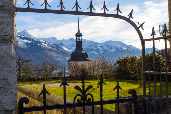 Nr. 5104 / Woche 4 / Blick von Greyerz, Kirchturm von Kirche St. Theodule / 3648 x 2432 / JPG-Datei