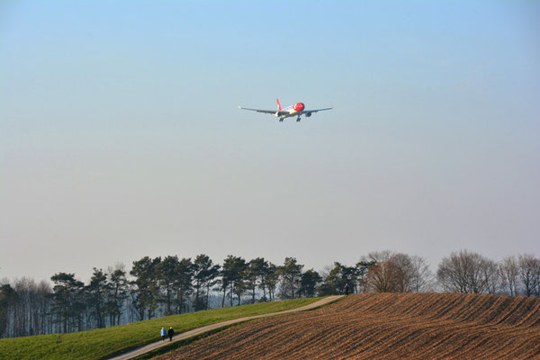 Nr. 5011/ Woche 11 / Oberglatt, Anflug Flughafen Zürich / 6000 x 4000 / JPG-Datei 