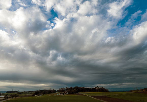 Woche 2 / Wolkenstimmung bei Brütten