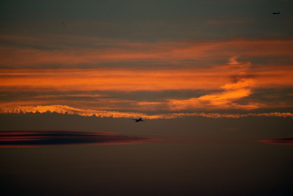 Woche 19, Flugzeuge im Abendrot