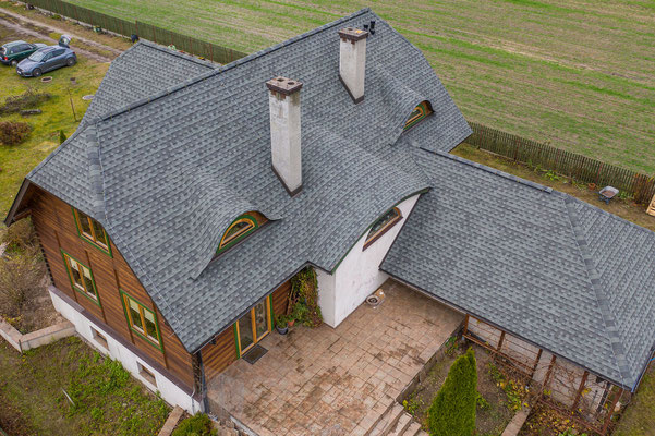 Renowacja dachu z zastosowaniem wysokiej jakości gontu bitumicznego GAF Timberline HD w kolorze Slate
