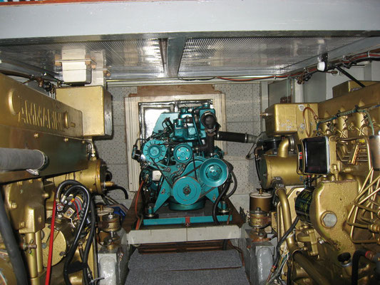 2 x John Deere Ammarine 6404 D, Onan-Generator