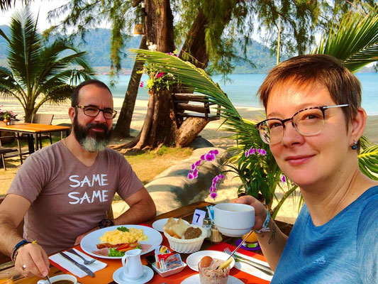 Frühstück am Klong Son Beach auf Koh Chang in Thailand