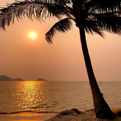 Sonnenuntergang am Klong Son Beach auf Koh Chang in Thailand