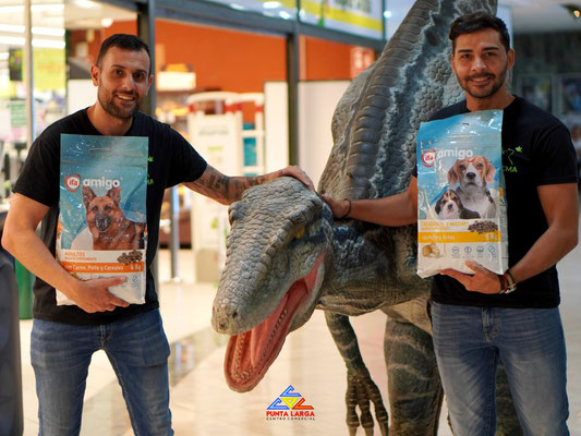 Visita de un dinosaurio al Centro Comercial Punta Larga - Recogida de alimentos para refugios de animales