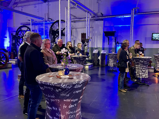 Festliche Atmosphäre in der Maschinenhalle