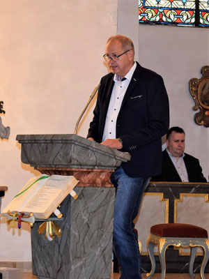 Der Autor der Chronik bei seiner Ansprache