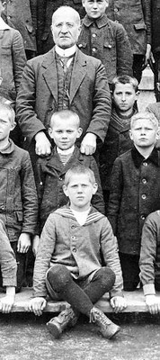 Ausschnitt Klassenfoto: Wilhelm in der Volksschule Eslohe um 1922