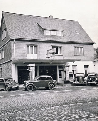 Das Kopfsteinpflaster auf Eslohes Hauptstraße wurde Ende der fünfziger Jahre entfernt. 