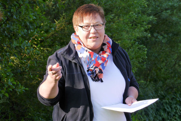 Gemeindereferentin Bernadette Klens begrüßt die Teilnehmer