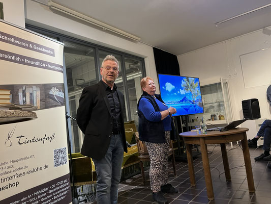 Die "Hausherrin" des Museums Frau Gudrun Schulte und Herr R. Hesse, Inhaber des Buchladens "Tintenfaß" begrüßten Autor und Gäste
