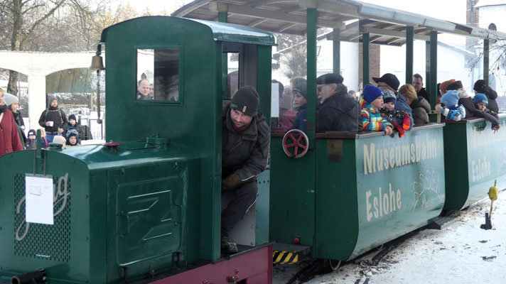 Die Rundfahrt beginnt, Knecht Ruprecht ist der Lokführer