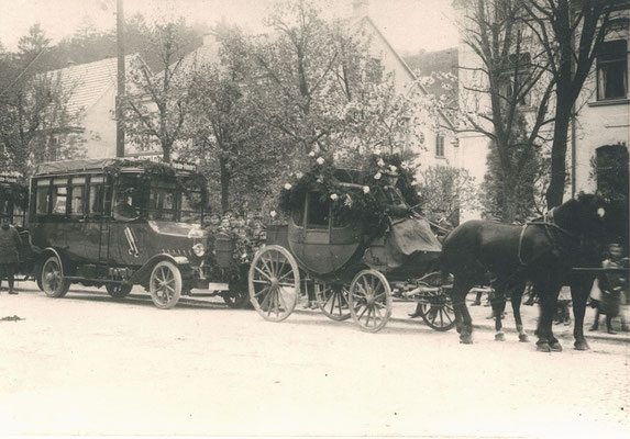 Die erste Fahrt des Postautos von Meschede nach Warstein 3.5.1921 und gleichzeitig die letzte der Postkutsche - Warstein am 