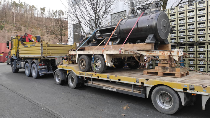 Abtransport mit einem Tieflieger von der Warsteiner Brauerei