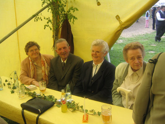 Die Eheleute Baust, Frau Sapp, Arpermühle und Mutter Gisela Feldmann