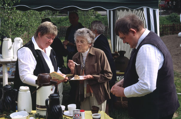 Lena mit ihrer Mutter Martha Fischer und Eberhard Heymer