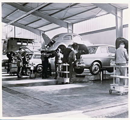 Blick in die Werkstatt in Meschede (1963)