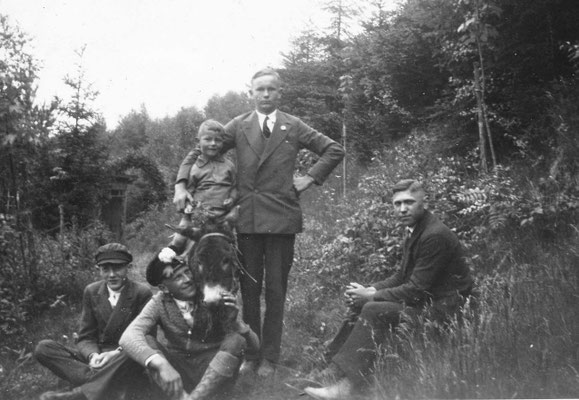 Eseleien: Josef in lustiger Gesellschaft um 1935