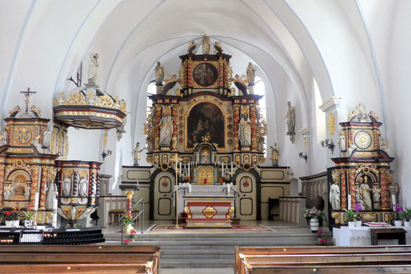 Blick in das Kircheninnere