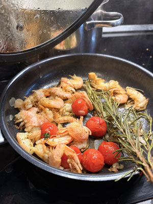 Scampi und Tomaten