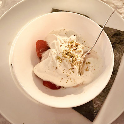 der krönende Abschluss eines perfekten Abends: Erdbeeren Romanow von Malte