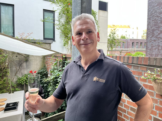 Marcus will einen Salat zaubern