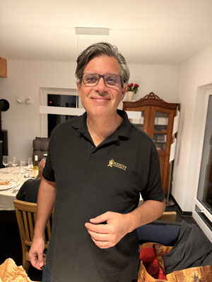 Massimo wird für uns schwarze Pasta zubereiten