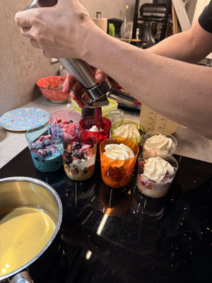 ein Trifle mit Früchten und Co.