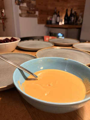 dazu eine schmackige Erdnusssauce