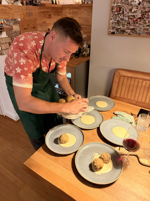 seine Bechamel Sauce hat Alex schnell gekocht