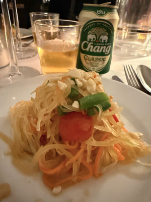 Mit Chang Bier, und alles schmeckt wirklich wie in Thailand