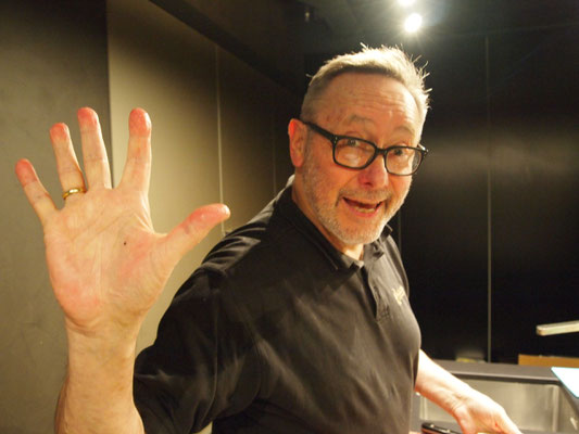 Jochen darf als Erster sein Veggie Carpaccio präsentieren