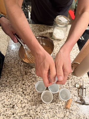 Und dazu gibt es einen Dalgona Kaffee