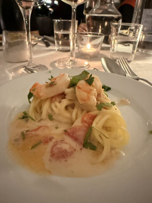 Spaghetti Tom Ka Gai mit Scampi - Yummie!