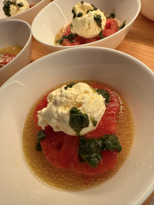 doch jetzt ist spontan Marcel dazwischen gesprungen - sein Eis war fertig!