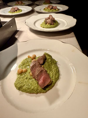 Die Lammfilets on top