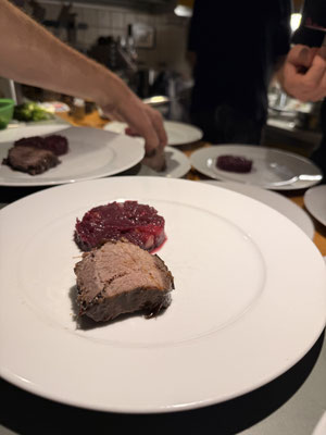 Dann das Fleisch über Stunden geschmort - das nennt man Heimvorteil!