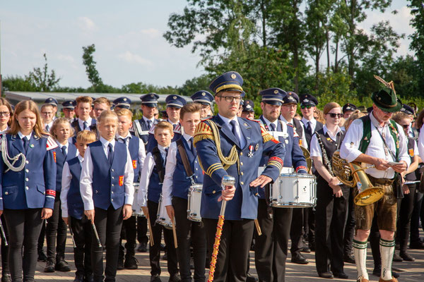 Zahlreiche Spielleute waren angetreten, um den Bewohnern des St. Josef-Hauses in Wadersloh ein Ständchen im Rahmen des diesjährigen Schützenfestes zu bringen.