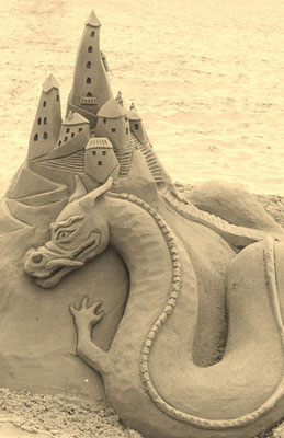 Dragon et château -sculpture sur sable, Palavas-les-Flots, Manon Cherpe