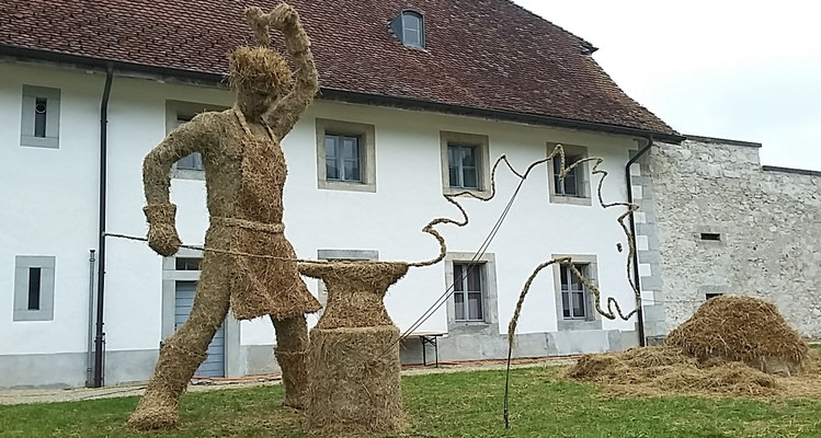 Le Faiseur de Chevaux, forgeron - Sculpture sur foin - Rencontres Internationales de sculptures sur foin de Bellelay 2018 - Manon Cherpe