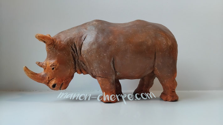 Rhinocéros, sculpture Raku nu, Manon Cherpe Sculptrice