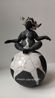 Déesse de l'Air, sculpture Raku, Manon Cherpe Sculptrice