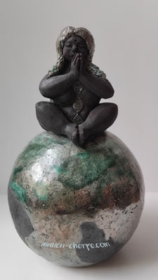 Déesse de la Terre, sculpture Raku, Manon Cherpe Sculptrice