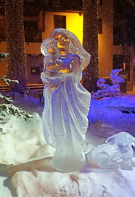 Maria - Sculpture sur glace - Val d'Isère -  hauteur 1,5m - Manon Cherpe