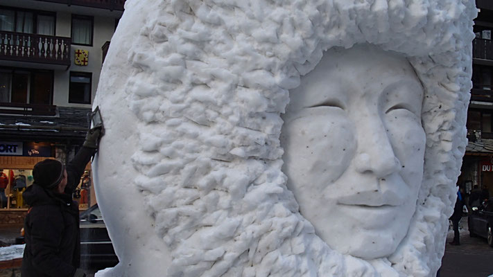 Visage Inuit - Sculpture sur Neige - Val d'Isère - Manon Cherpe