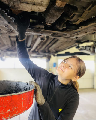 Sarah Trunk bei KFZ Divjak