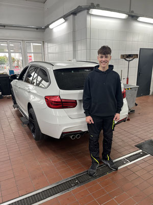 Maximilian Katzbeck bei BMW Reiterer