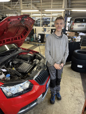 Kilian Ehmann bei Autohaus Gartner